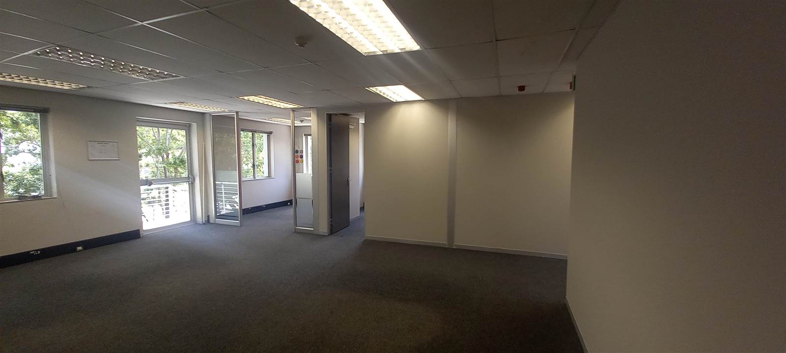 149  m² Commercial space in Greenstone Hill photo number 13