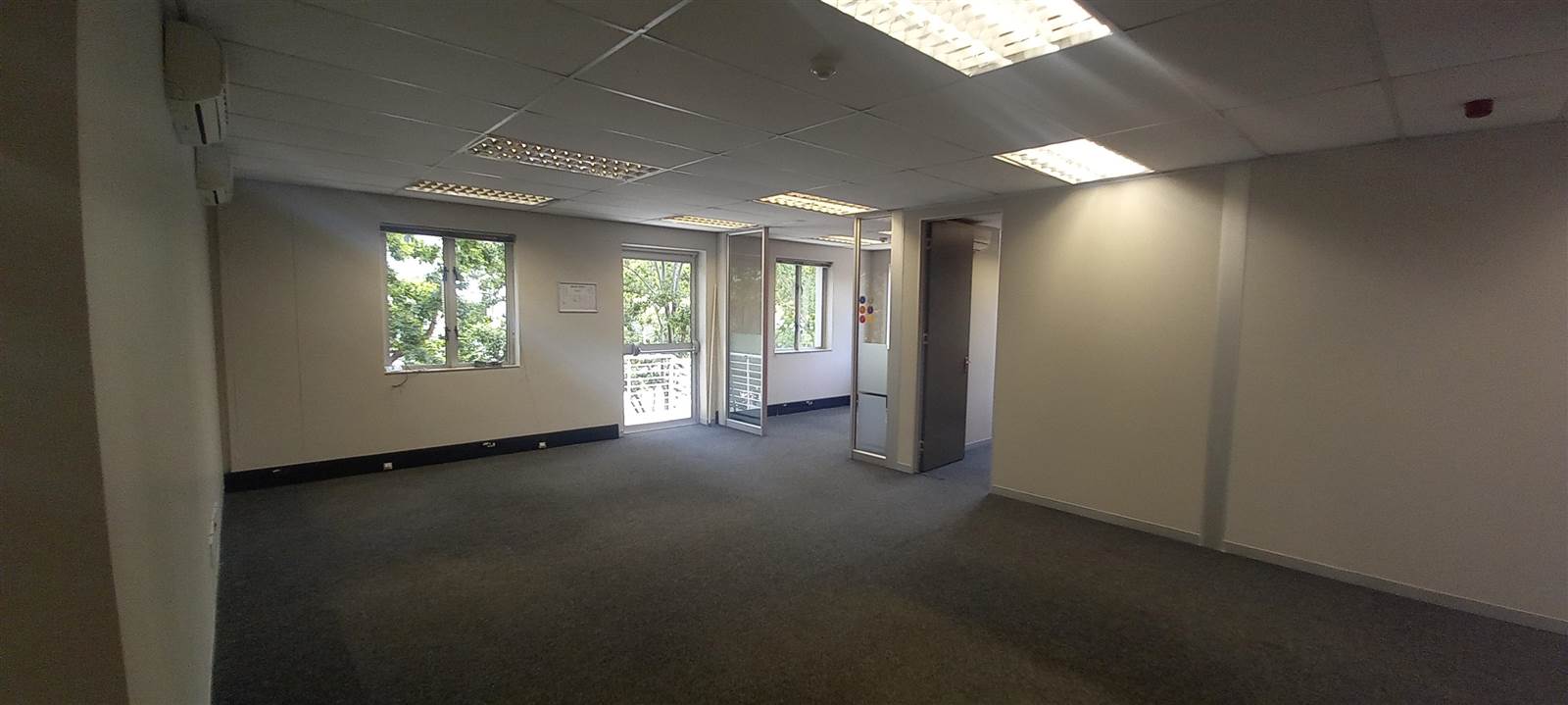 149  m² Commercial space in Greenstone Hill photo number 11