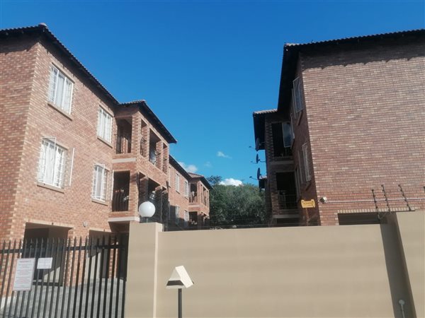 2 Bed Apartment in Rustenburg Central