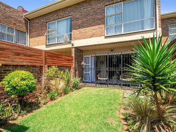 3 Bedroom Townhouse 3 Bedroom Townhouse