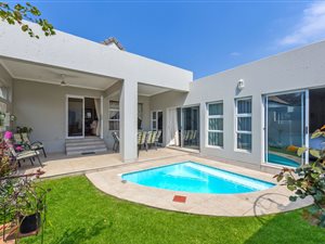 3 Bed House in Cedar Lakes