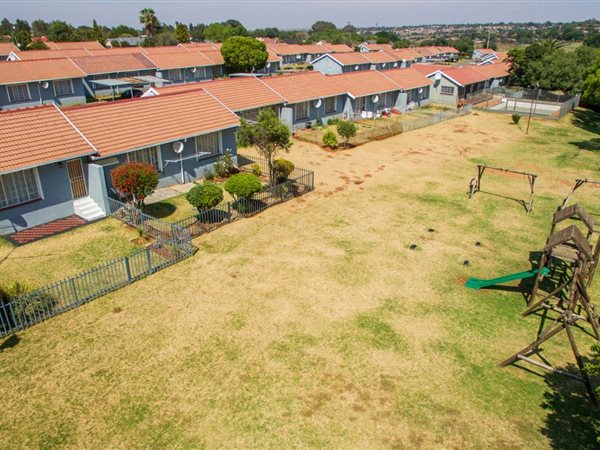 3 Bedroom Townhouse 3 Bedroom Townhouse
