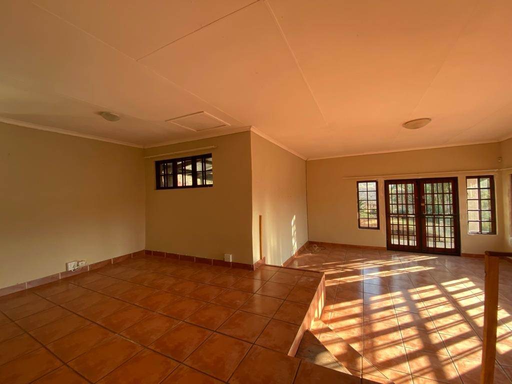 4 Bed House in Waterval Boven photo number 8