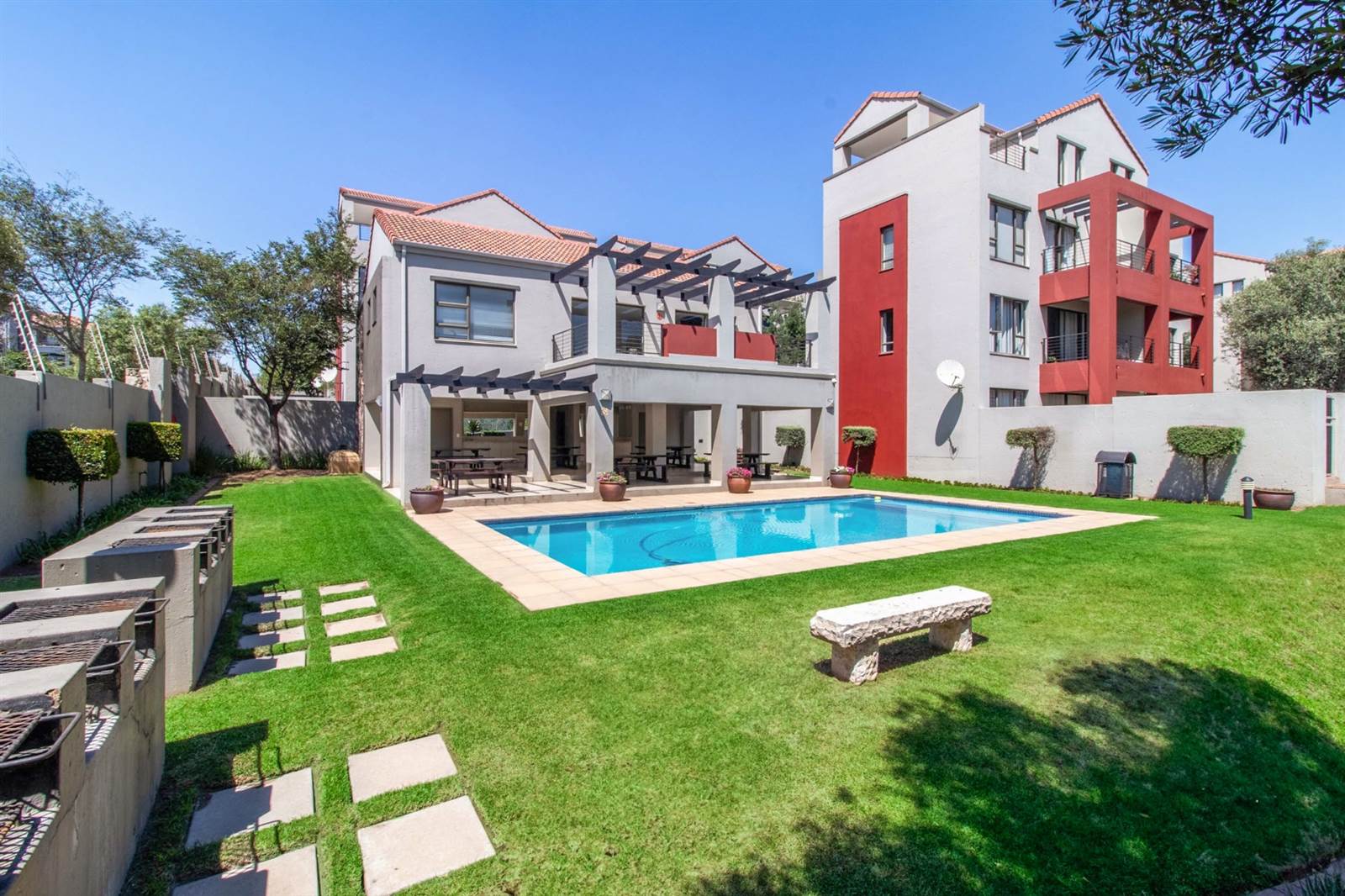 1 Bed Apartment in Lonehill photo number 14