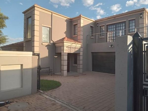 4 Bedroom House 4 Bedroom House