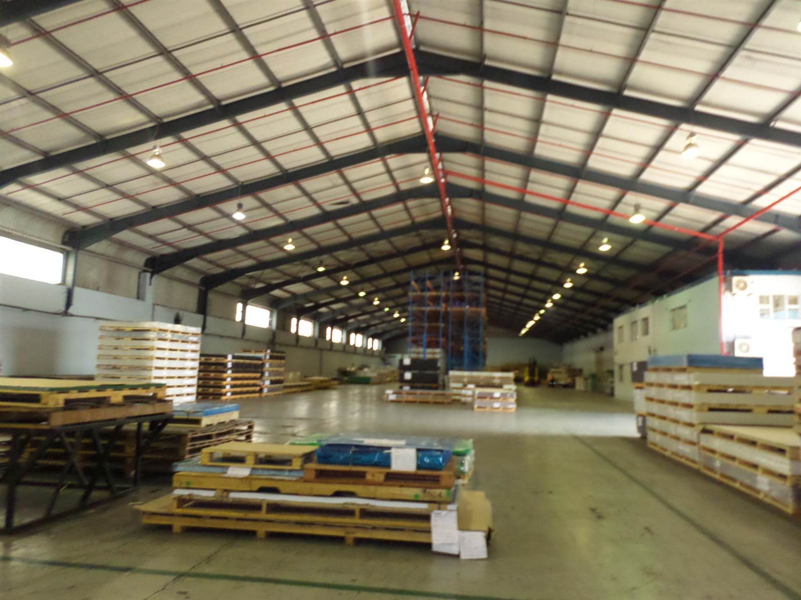 4000  m² Industrial space in Jacobs photo number 2