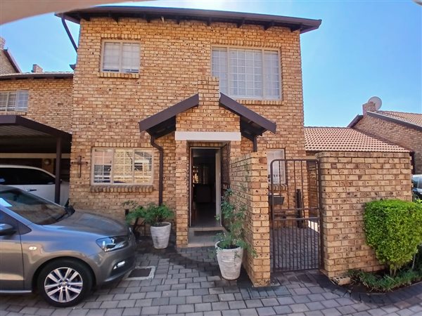 3 Bedroom Townhouse 3 Bedroom Townhouse
