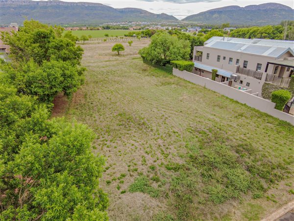 1 125 m² Land