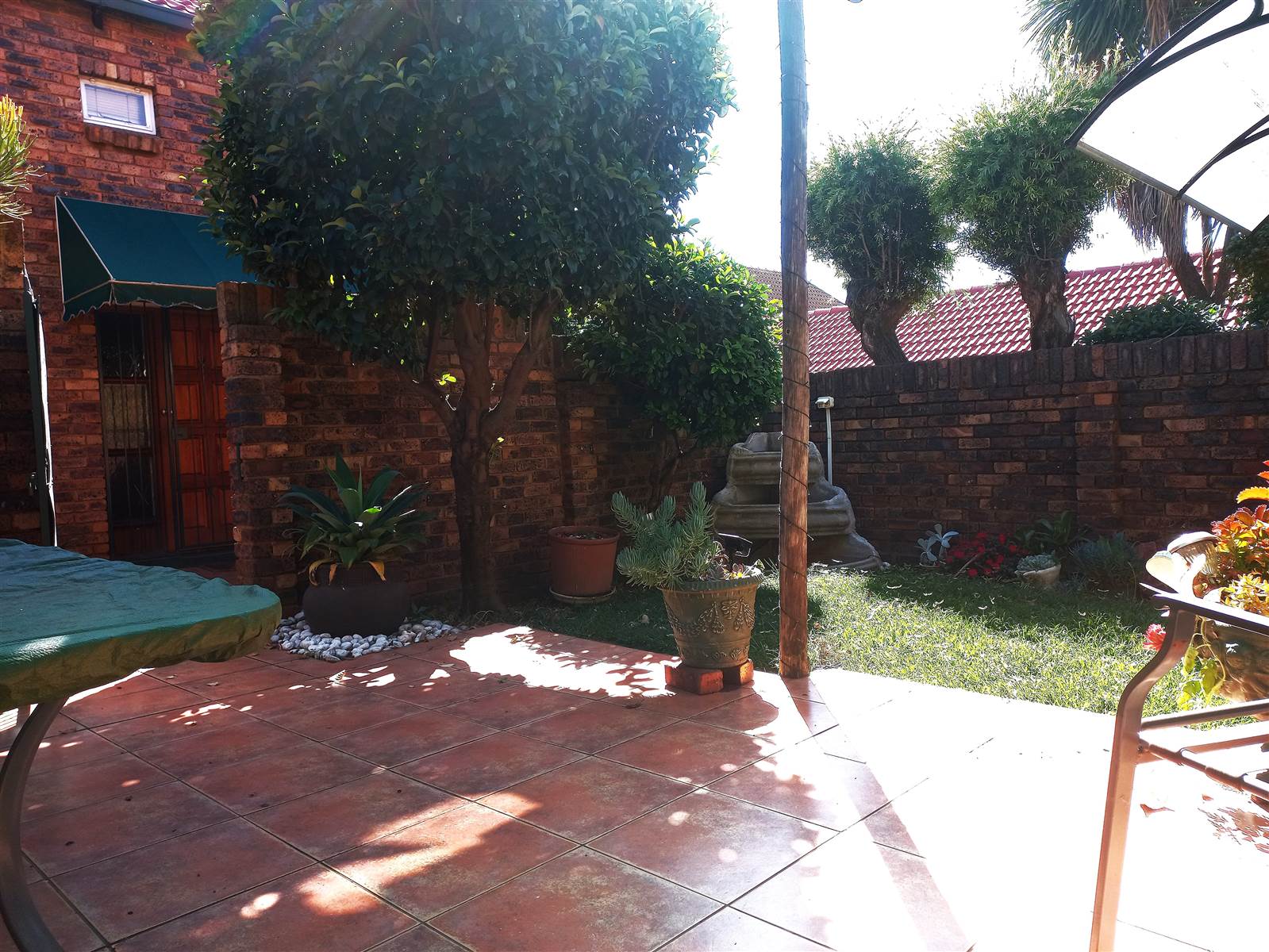 3 Bed Townhouse in Garsfontein photo number 3