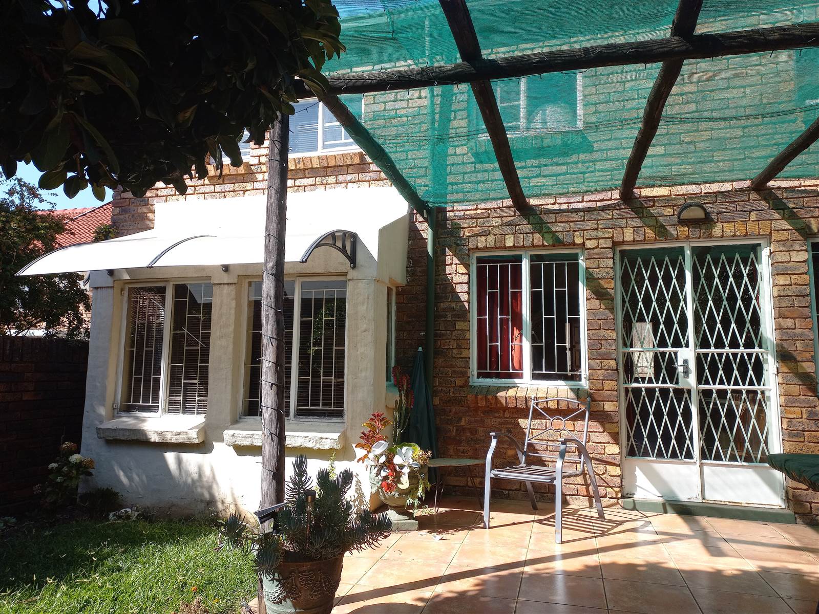 3 Bed Townhouse in Garsfontein photo number 16