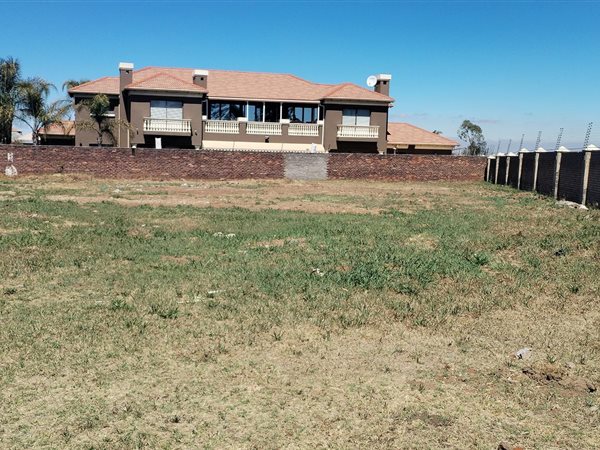 949 m² Land available in Helderwyk