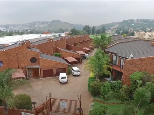 3 Bedroom Townhouse 3 Bedroom Townhouse