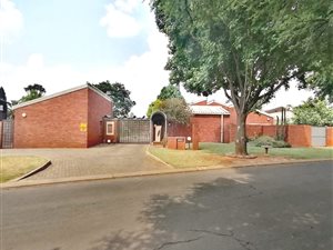5 Bed House in Presidents Dam