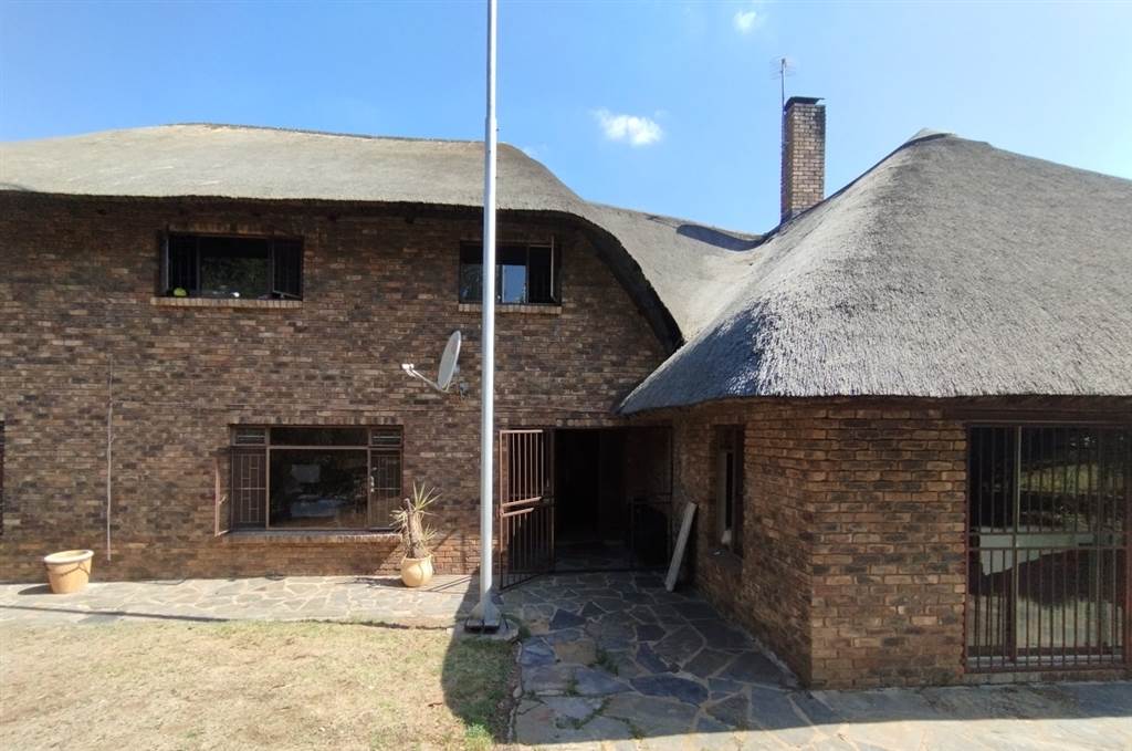 5 Bed House in Randjesfontein photo number 2
