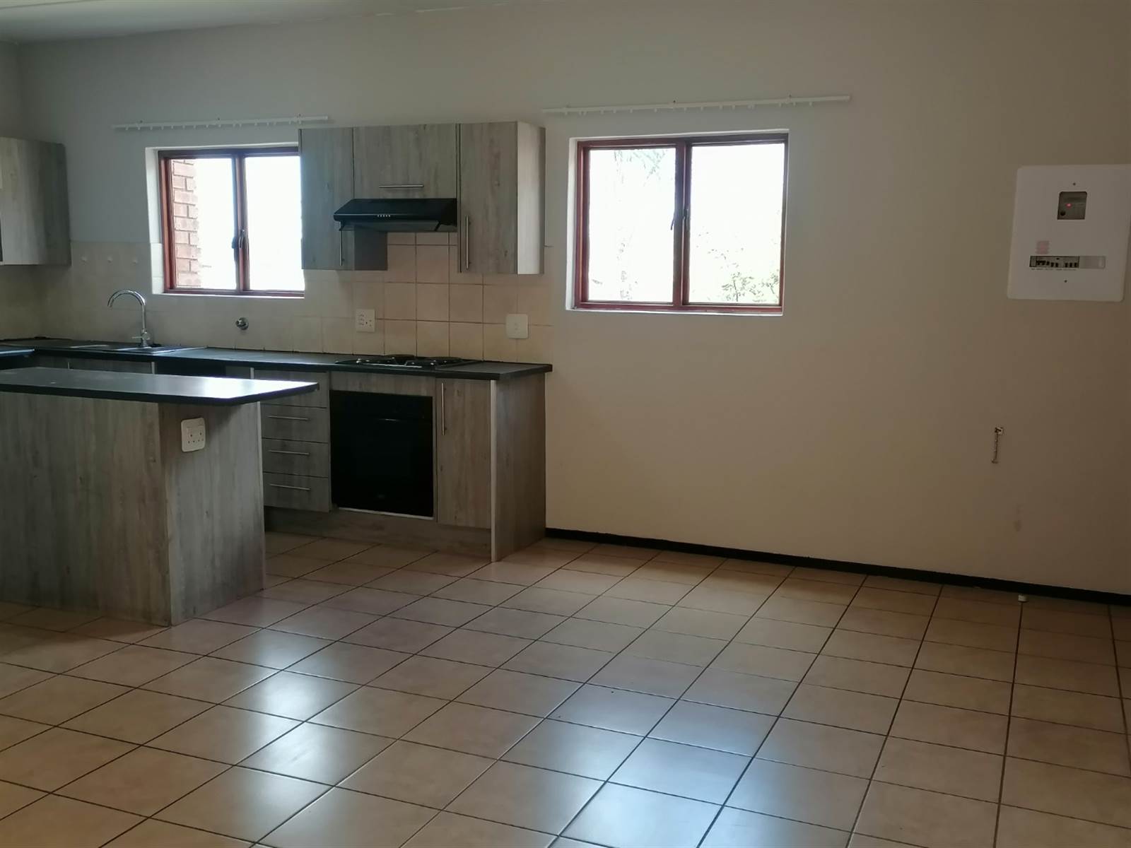 2 Bed Apartment in Olivedale photo number 8