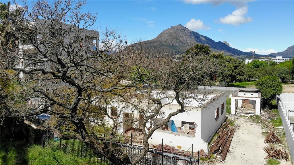 929 m² Land available in Stellenbosch Central photo number 1