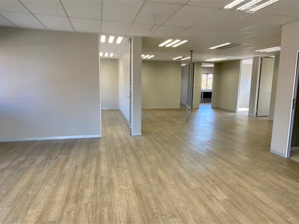 365  m² Commercial space in Fourways