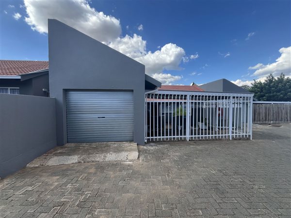 3 Bedroom Townhouse 3 Bedroom Townhouse