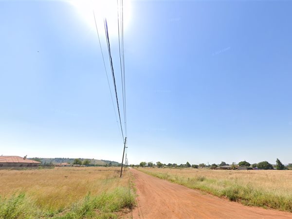 744 m² Land