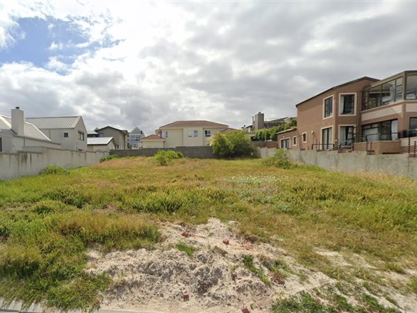 627 m² Land available in Bloubergstrand