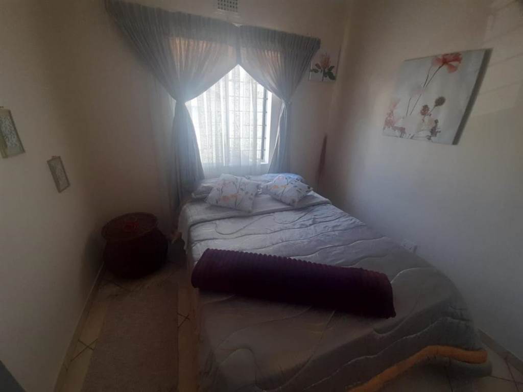 2 Bed Apartment in Jabulani photo number 11