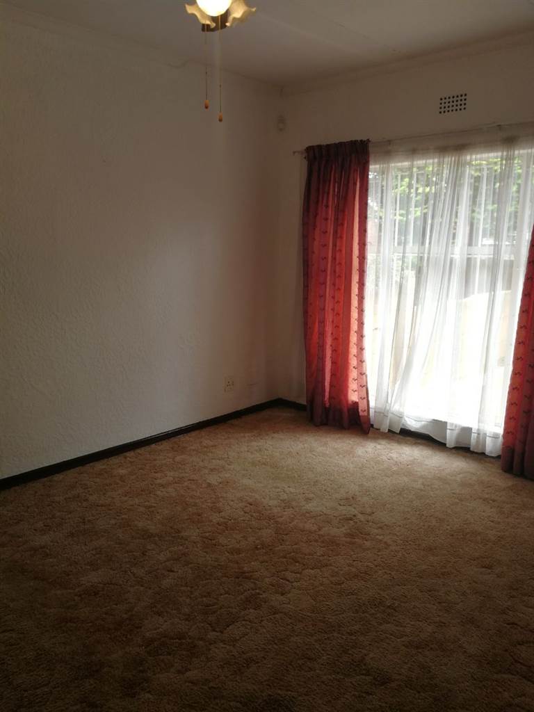 2 Bed Townhouse in Birchleigh North photo number 11