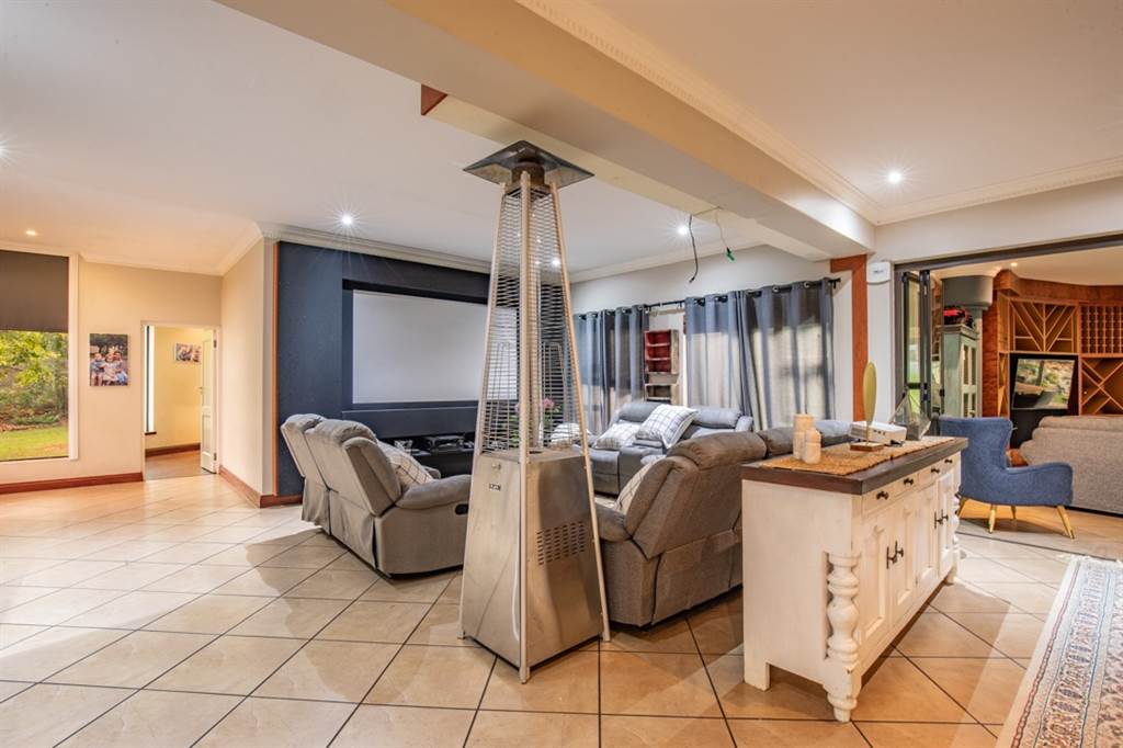 6 Bed House in Mooikloof Equestrian Estate photo number 8