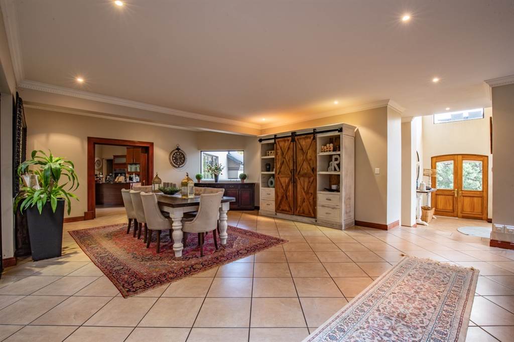 6 Bed House in Mooikloof Equestrian Estate photo number 11