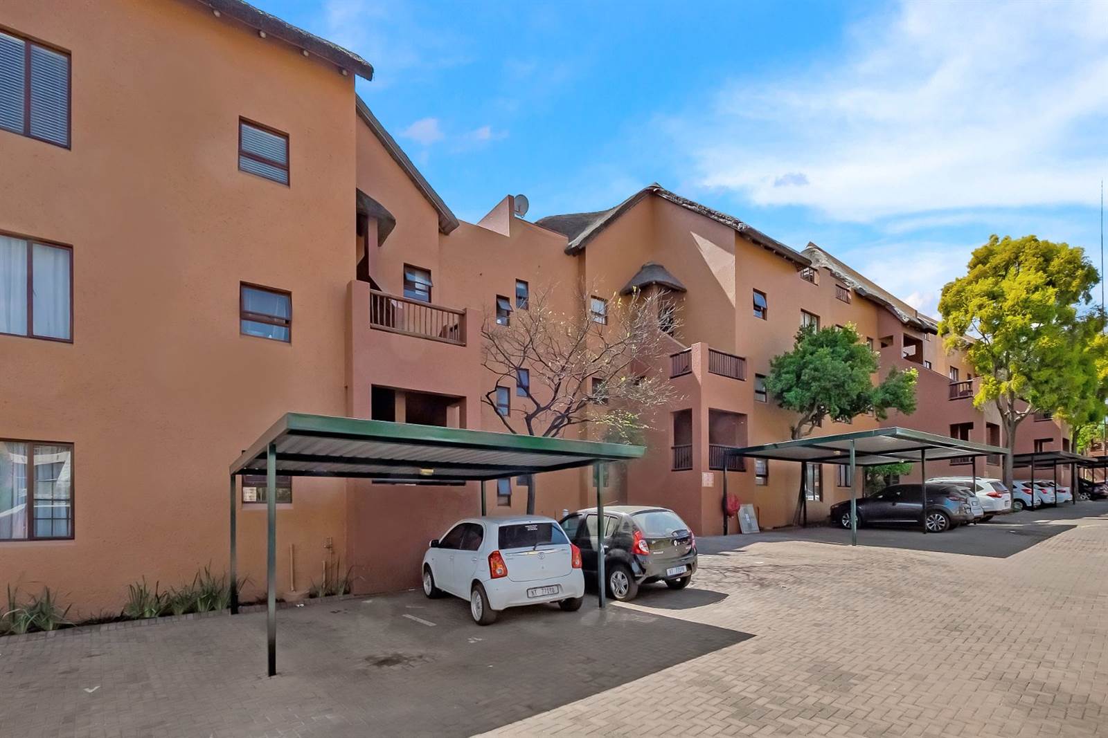 3 Bed Townhouse in Sunninghill photo number 16