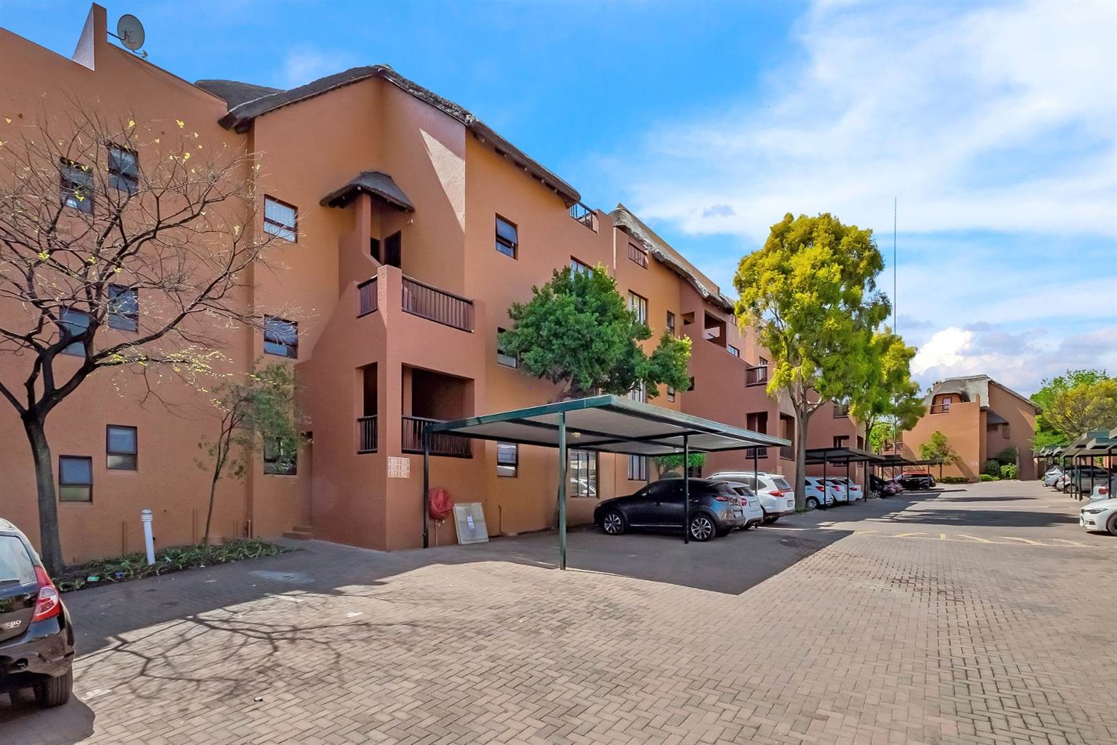 3 Bed Townhouse in Sunninghill photo number 18