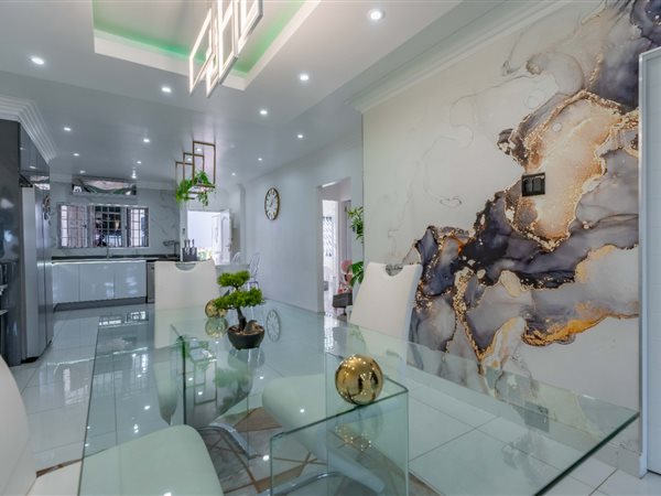 3 Bedroom Townhouse 3 Bedroom Townhouse