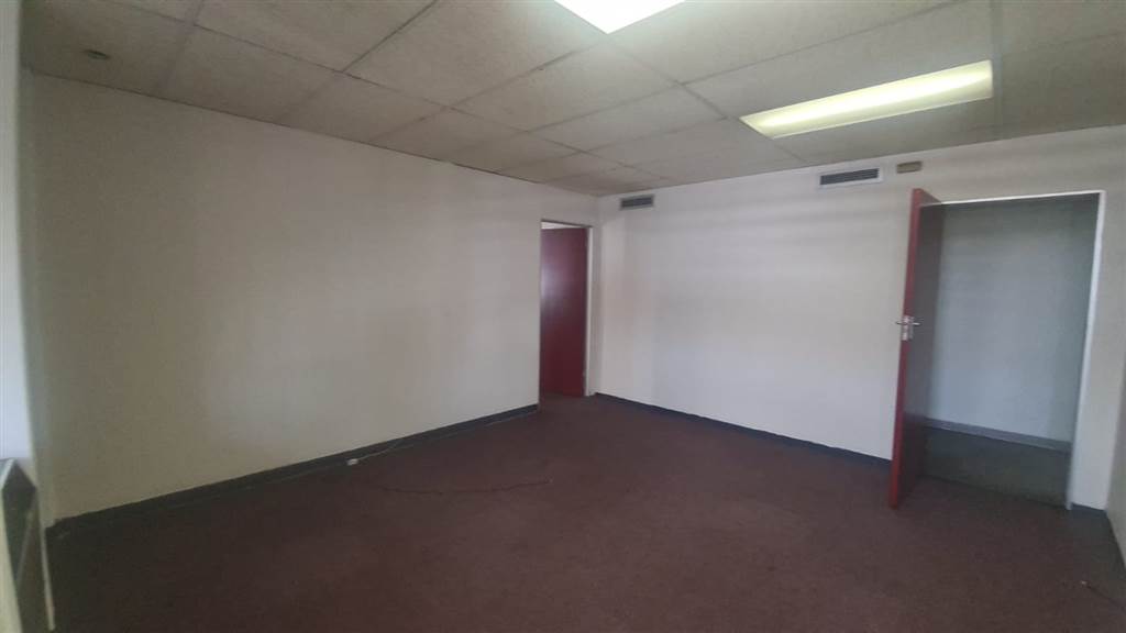 560  m² Commercial space in Pretoria Central photo number 18