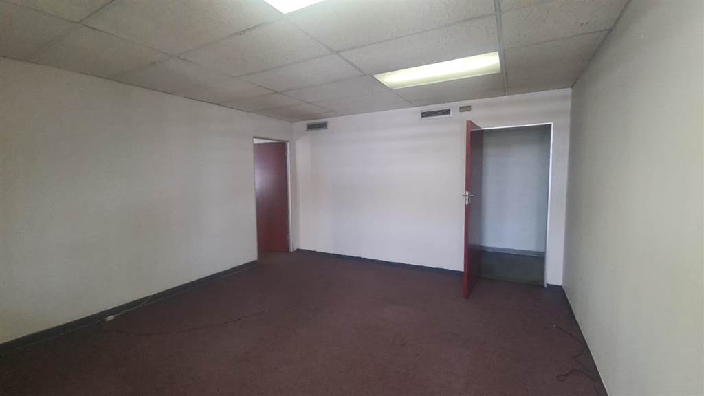 560  m² Commercial space in Pretoria Central photo number 19