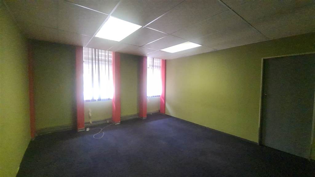 560  m² Commercial space in Pretoria Central photo number 8