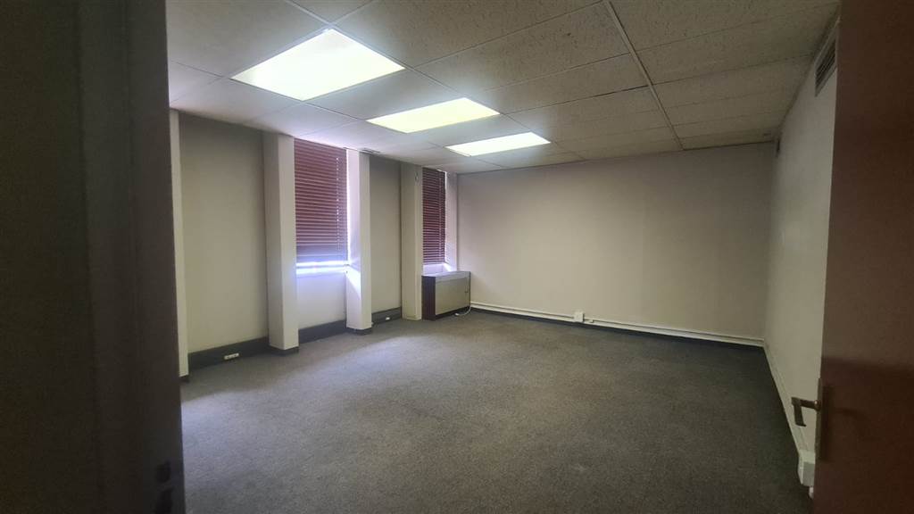 560  m² Commercial space in Pretoria Central photo number 11