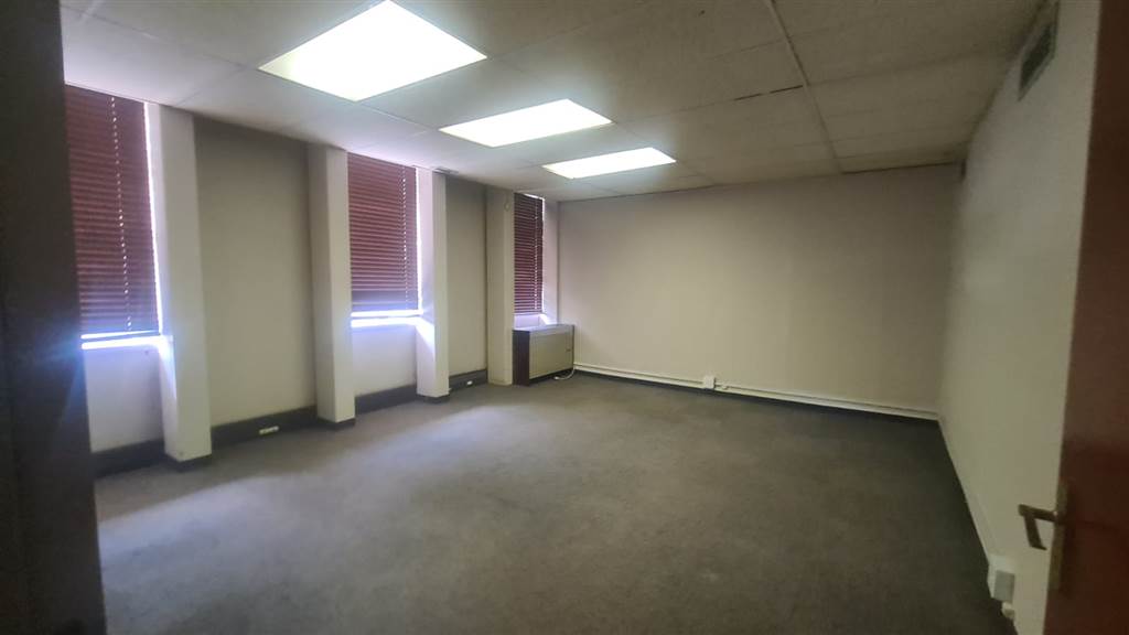 560  m² Commercial space in Pretoria Central photo number 10
