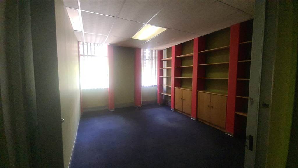560  m² Commercial space in Pretoria Central photo number 7