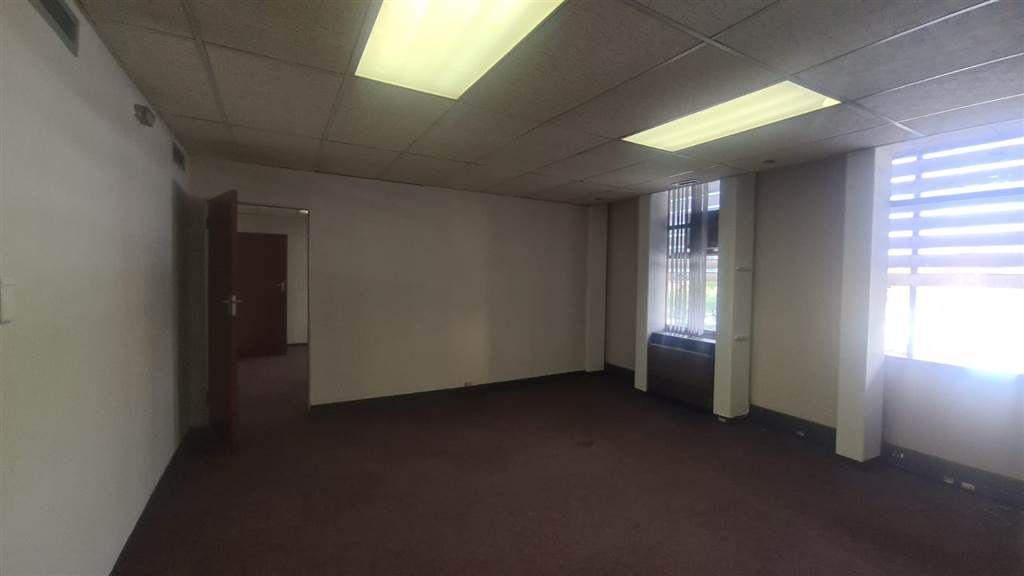 560  m² Commercial space in Pretoria Central photo number 12