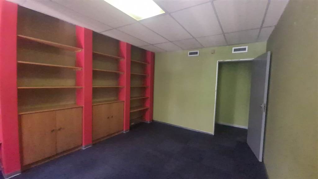 560  m² Commercial space in Pretoria Central photo number 6