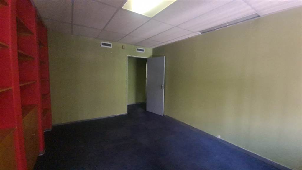 560  m² Commercial space in Pretoria Central photo number 4
