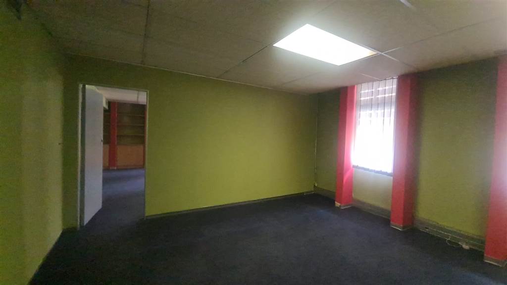 560  m² Commercial space in Pretoria Central photo number 5