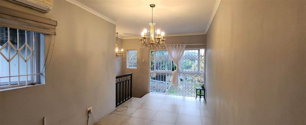 5 Bed House in Illovo Glen photo number 8