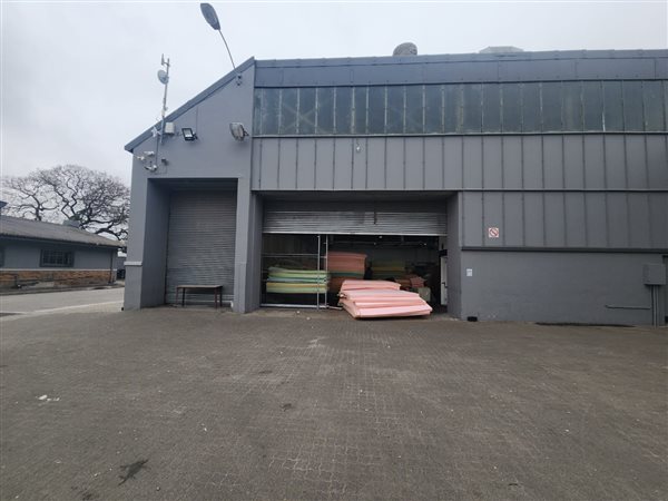 64 973  m² Industrial space