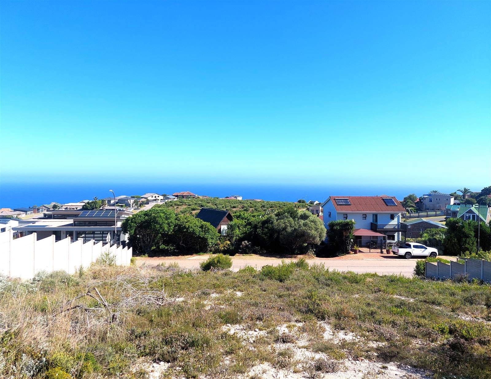 920 m² Land available in Dana Bay photo number 4