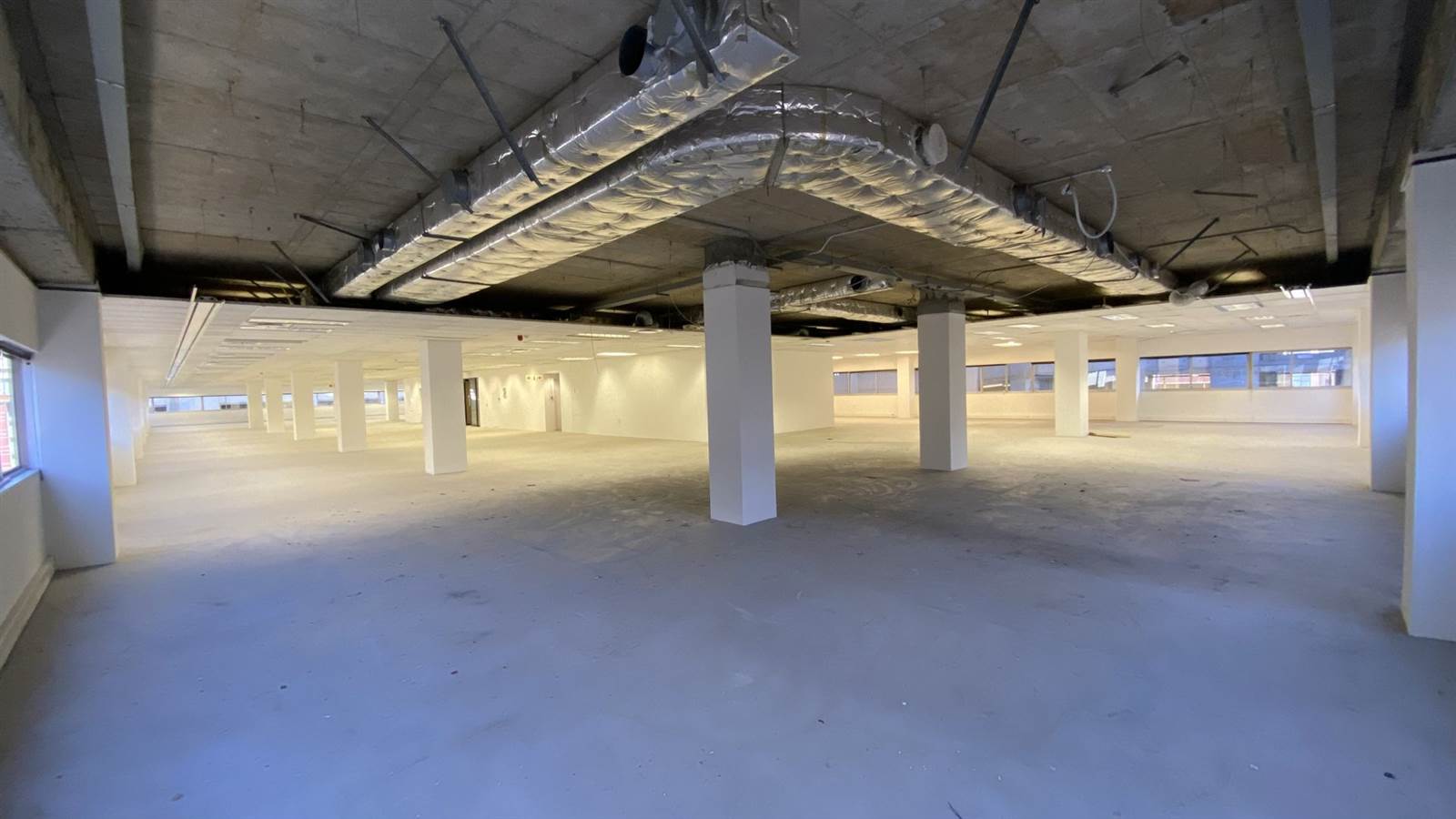 1358  m² Commercial space in Cape Town City Centre photo number 4