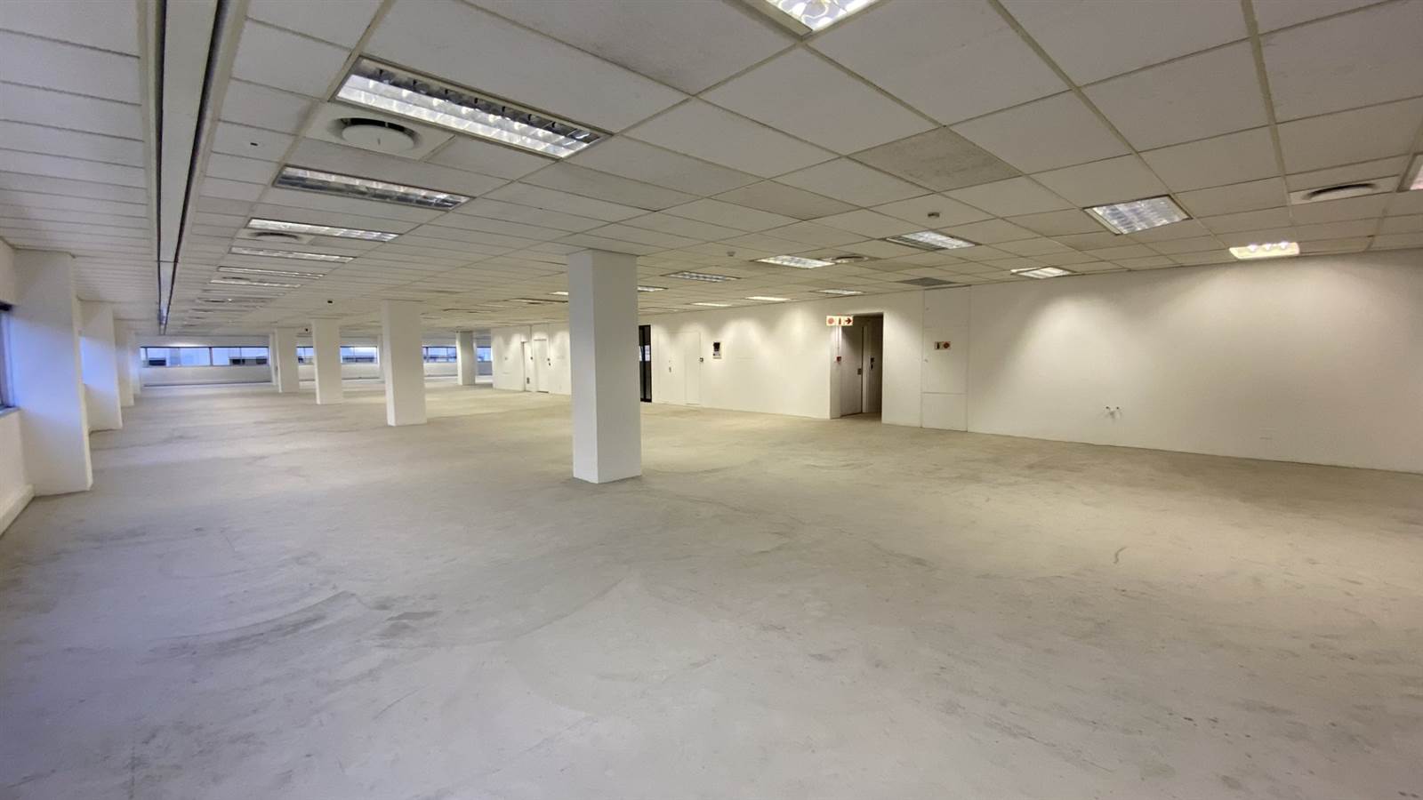 1358  m² Commercial space in Cape Town City Centre photo number 2