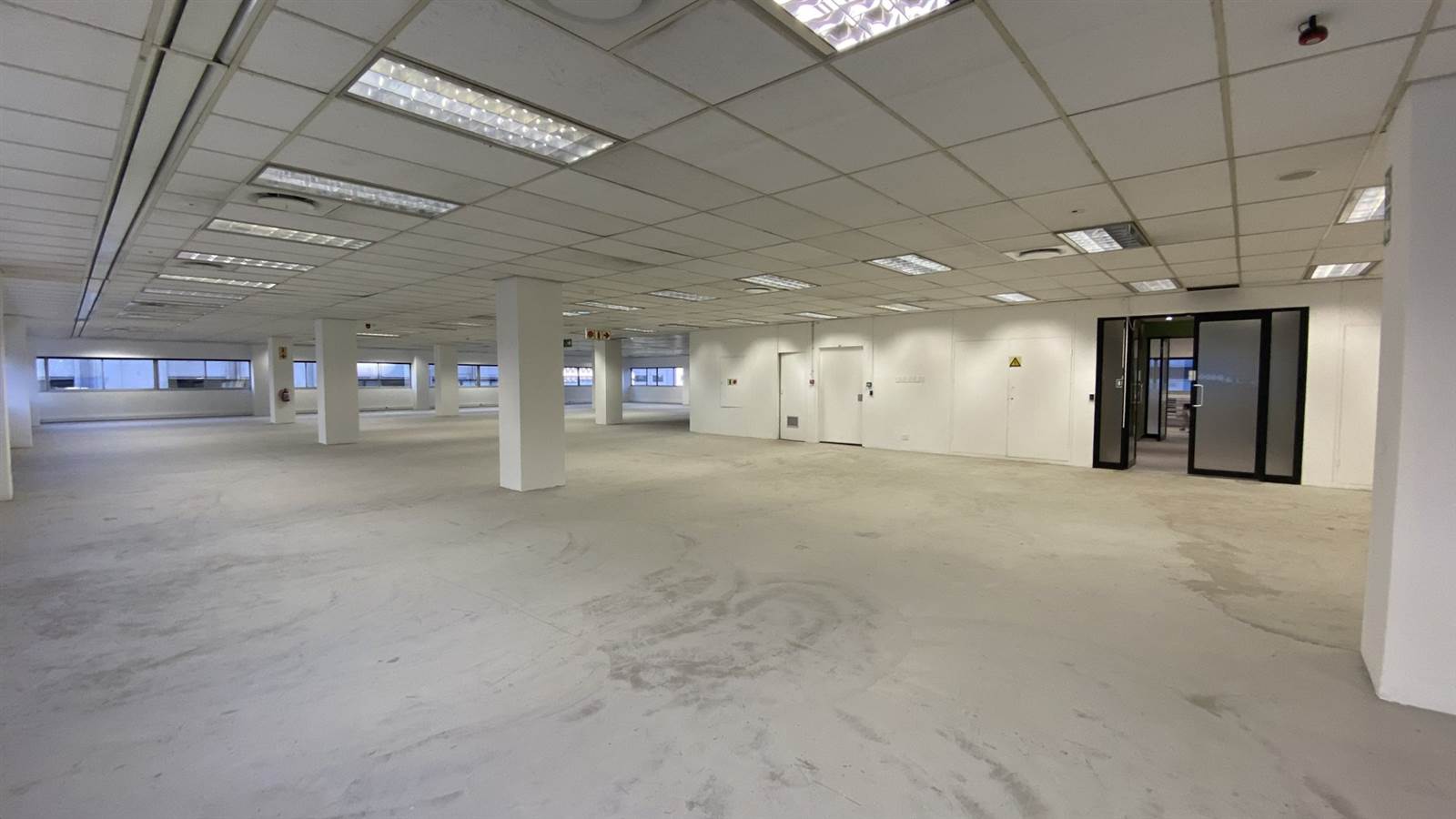 1358  m² Commercial space in Cape Town City Centre photo number 3