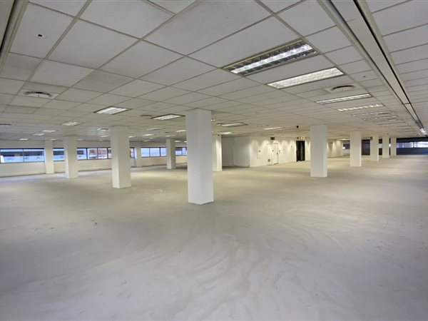 1358  m² Commercial space