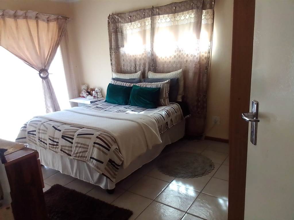 2 Bed Townhouse in Polokwane Central photo number 9