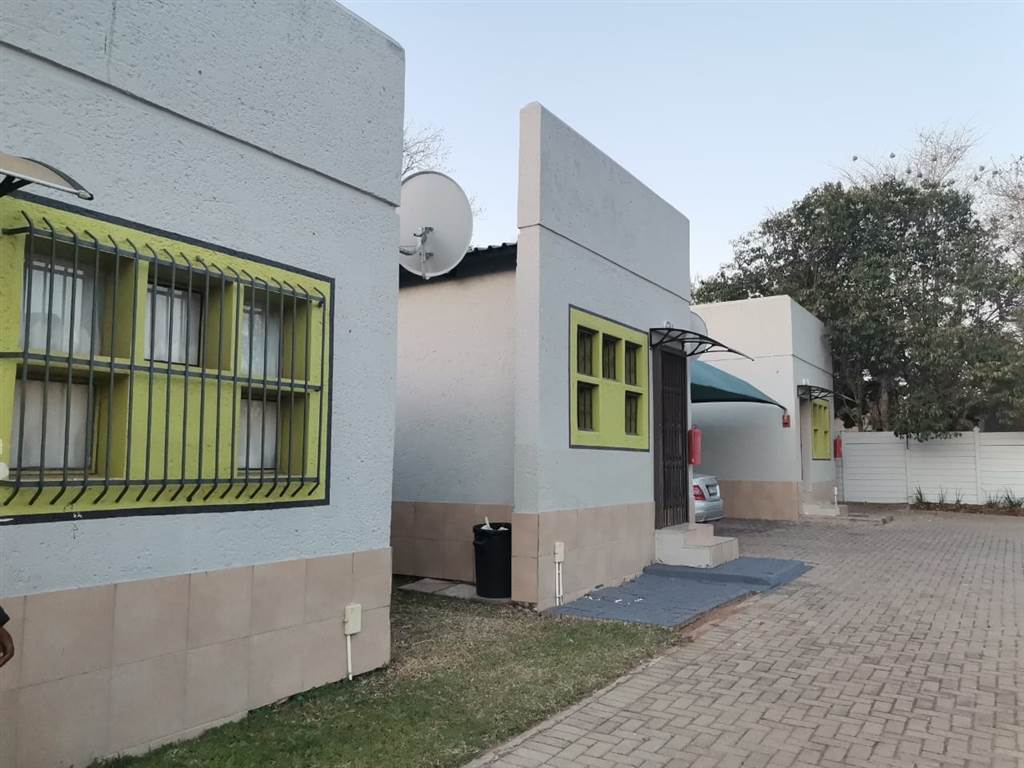 2 Bed Townhouse in Polokwane Central photo number 8